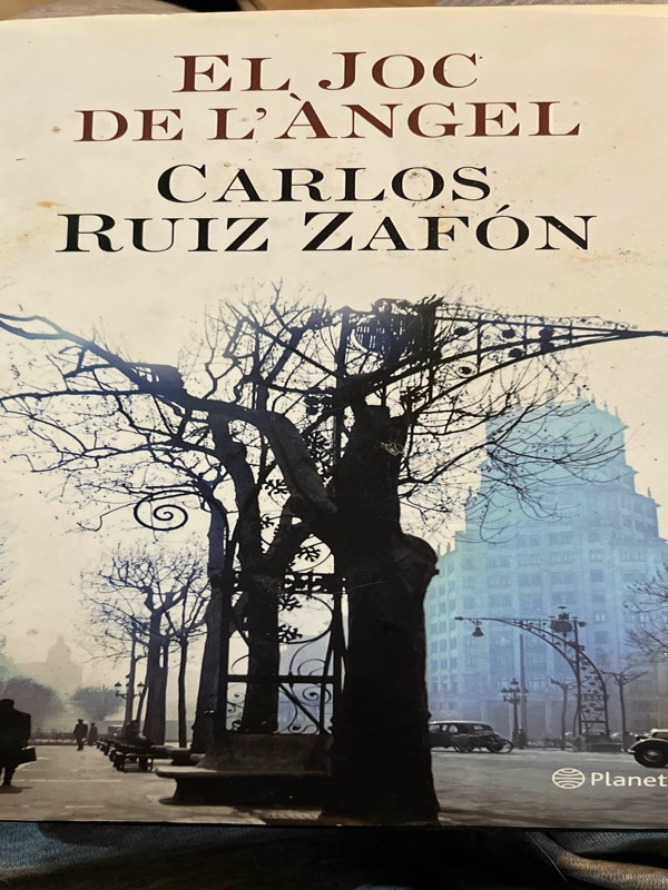 El joc de làngel – «Descubre el misterio de Barcelona: ‘El juego del joc’ de Carlos Ruiz Zafon, un clásico de la literatura moderna que te sumergirá en un mundo de fantasía y aventura»