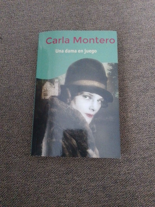 Una dama en juego – «¡Descubre la apuesta más romántica de Carla Montero: Una dama en juego, el clásico que revoluciona las reglas del amor»