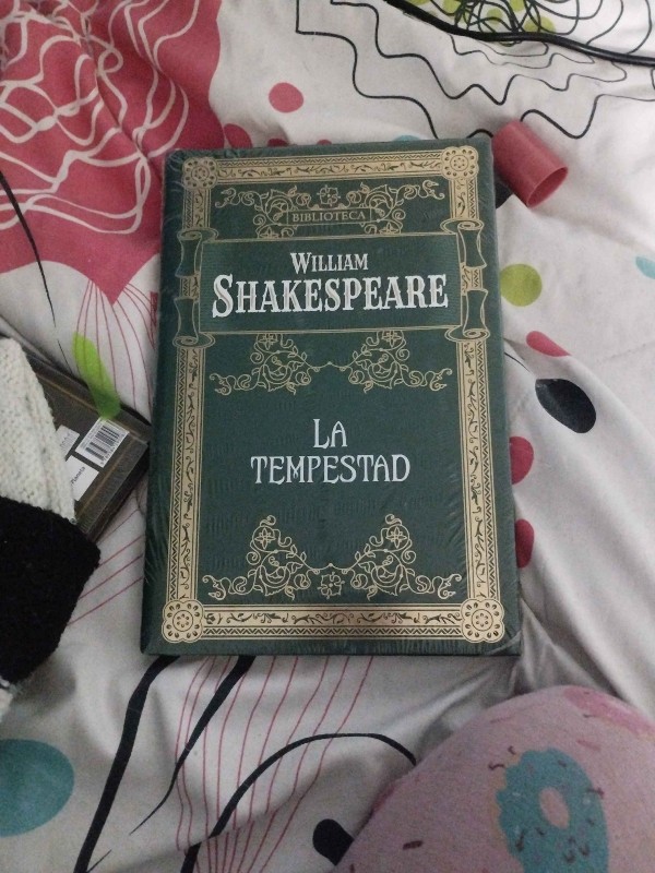 La Tempestad  – «La furia del cielo: una tormenta emocional en ‘La Tempestad’ de Shakespeare»