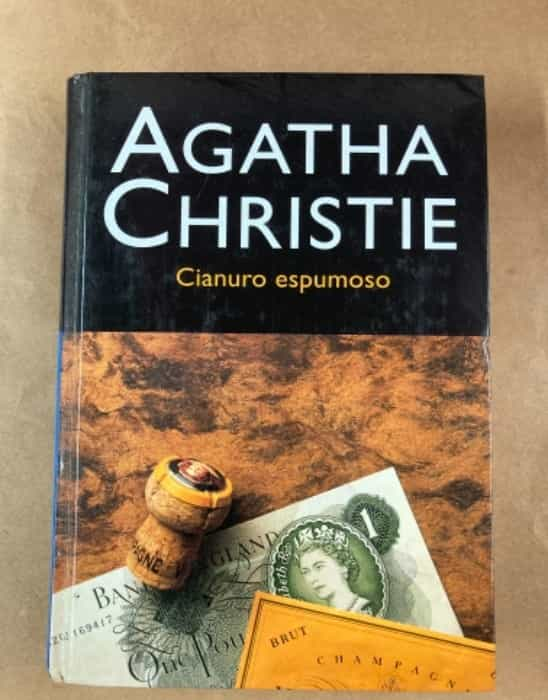 Cianuro espumoso: Un Intrigante Misterio de Agatha Christie