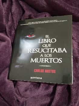 Libro de segunda mano: El libro que resucitaba a los muertos / The book that raised the dead