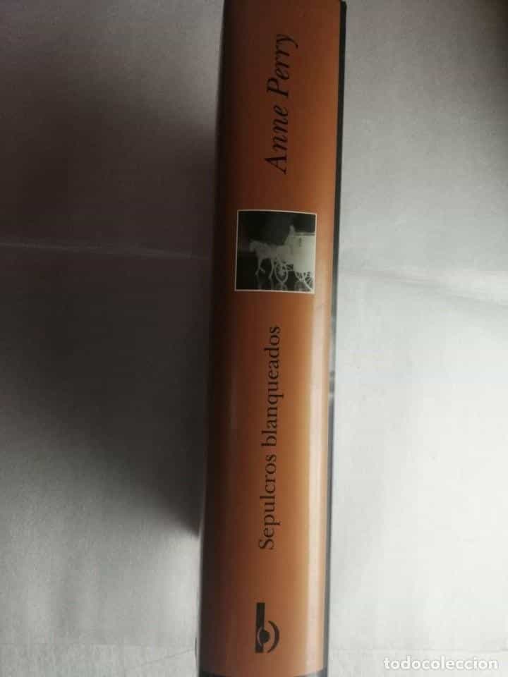 Imagen 2 del libro SEPULCROS BLANQUEADOS - PERRY, ANNE