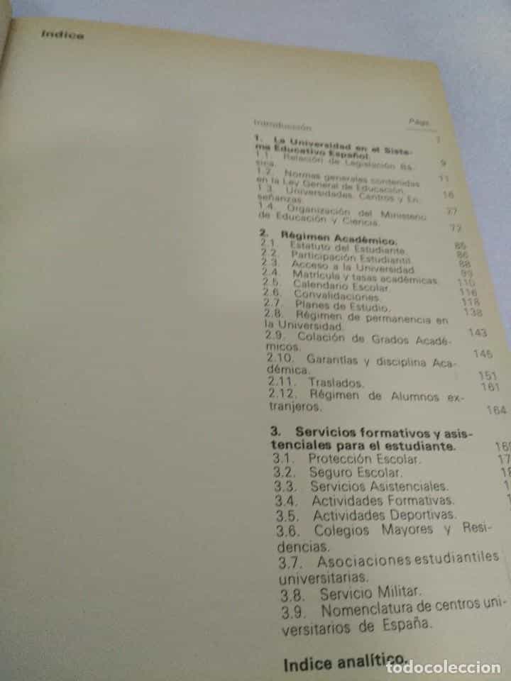 Imagen 3 del libro GUIA DEL UNIVERSITARIO. SINTESIS DE LEGISLACION BASICA PARA EL ALUMNADO. CURSO 1975-1976.