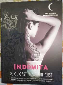 Libro de segunda mano: Indómita – P. C. Cast & Kristin Cast (Trakatrá 2010)