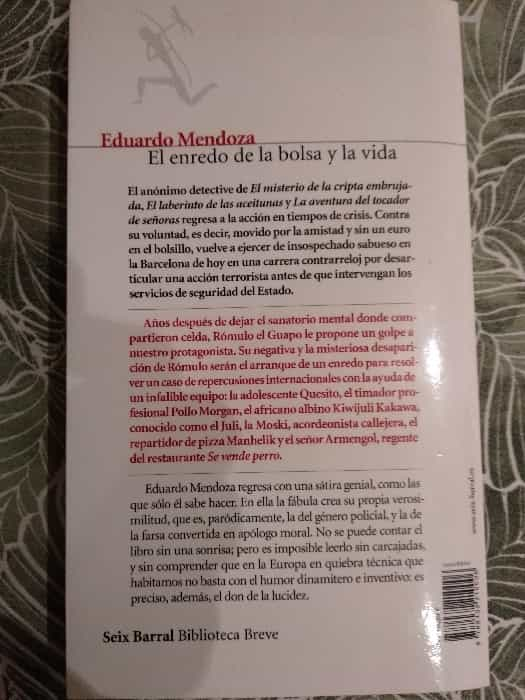 El enredo de la bolsa y la vida: Un relato fascinante sobre la intriga y el caos