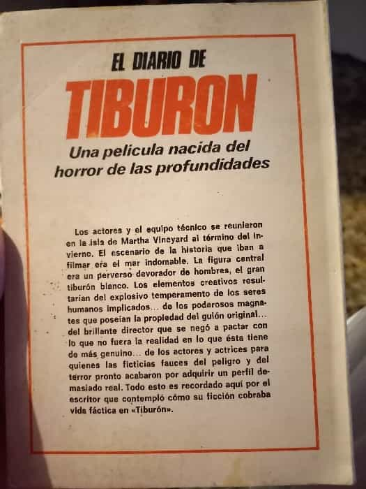 El Diario de Tiburón: Una emocionante aventura acuática llena de suspenso y peligro.