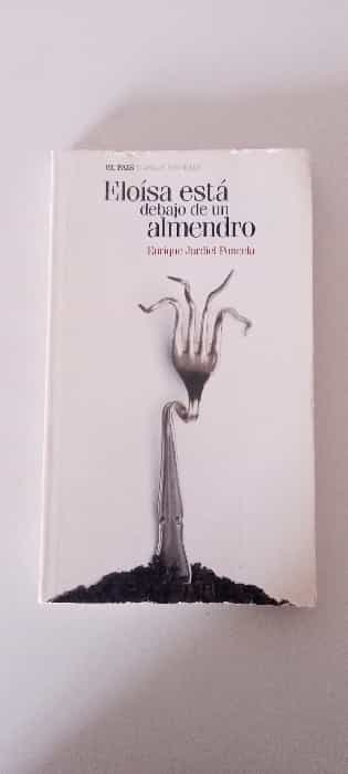 Eloisa está debajo de un almendro: Un delirante y divertido viaje literario