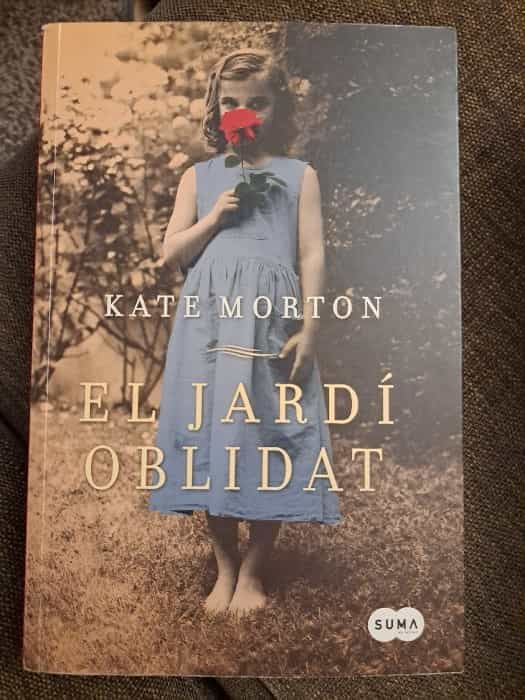 El Jardín Olvidado: Un Viaje Literario Imprescindible