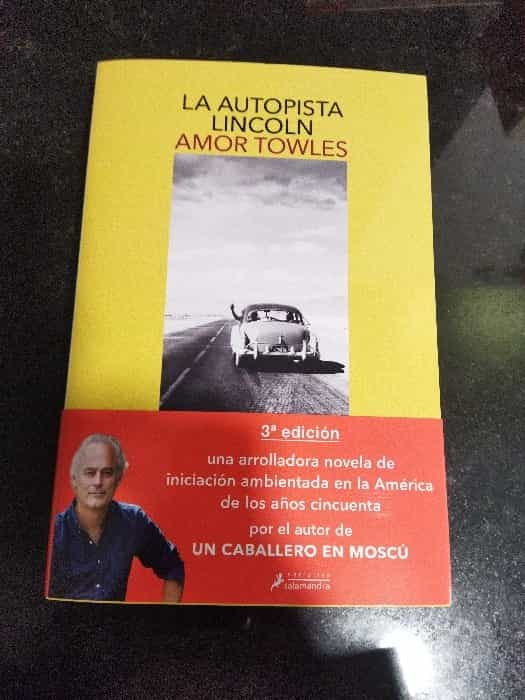 Descubre el Encanto de ‘La autopista Lincoln’ de Amor Towles.