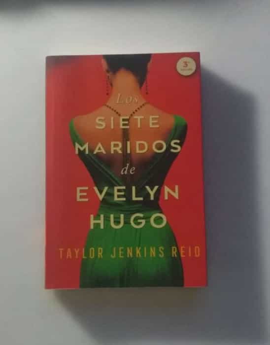 Los siete maridos de Evelyn Hugo: Un relato cautivador de amor y secretos.