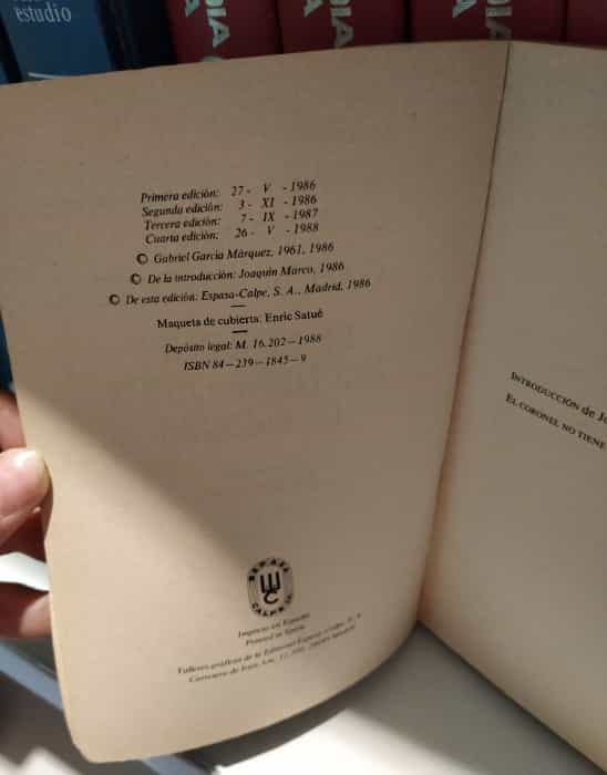 Imagen 3 del libro El Coronel No Tiene Quien Le Escriba  No One Writes to the Colonel (Coleccibon Austral)