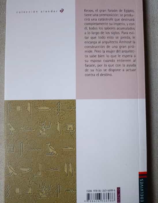 Imagen 2 del libro Bajo la sombra de la gran piramide