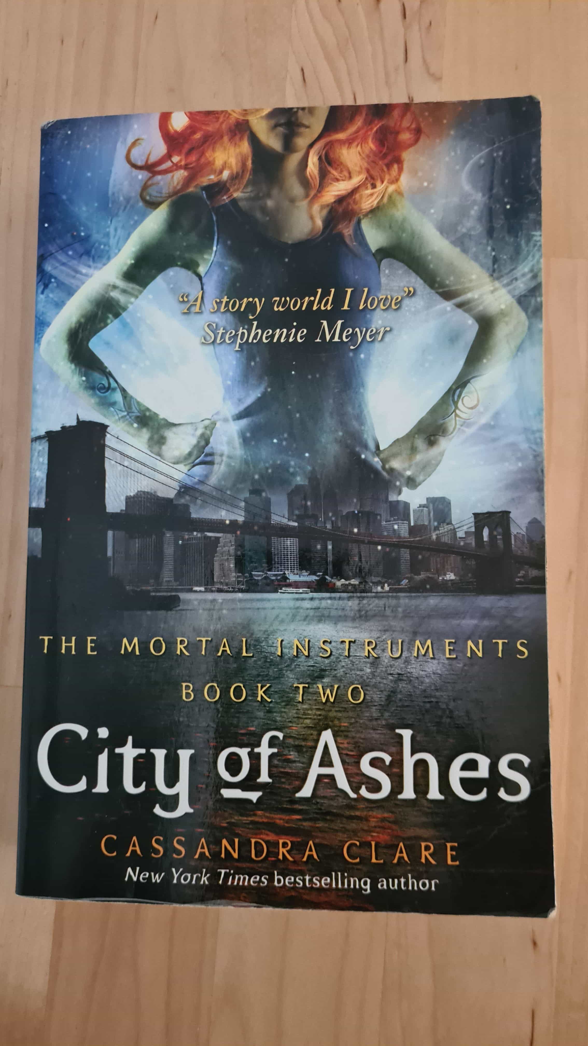 Libro de segunda mano: City Of Ashes 2