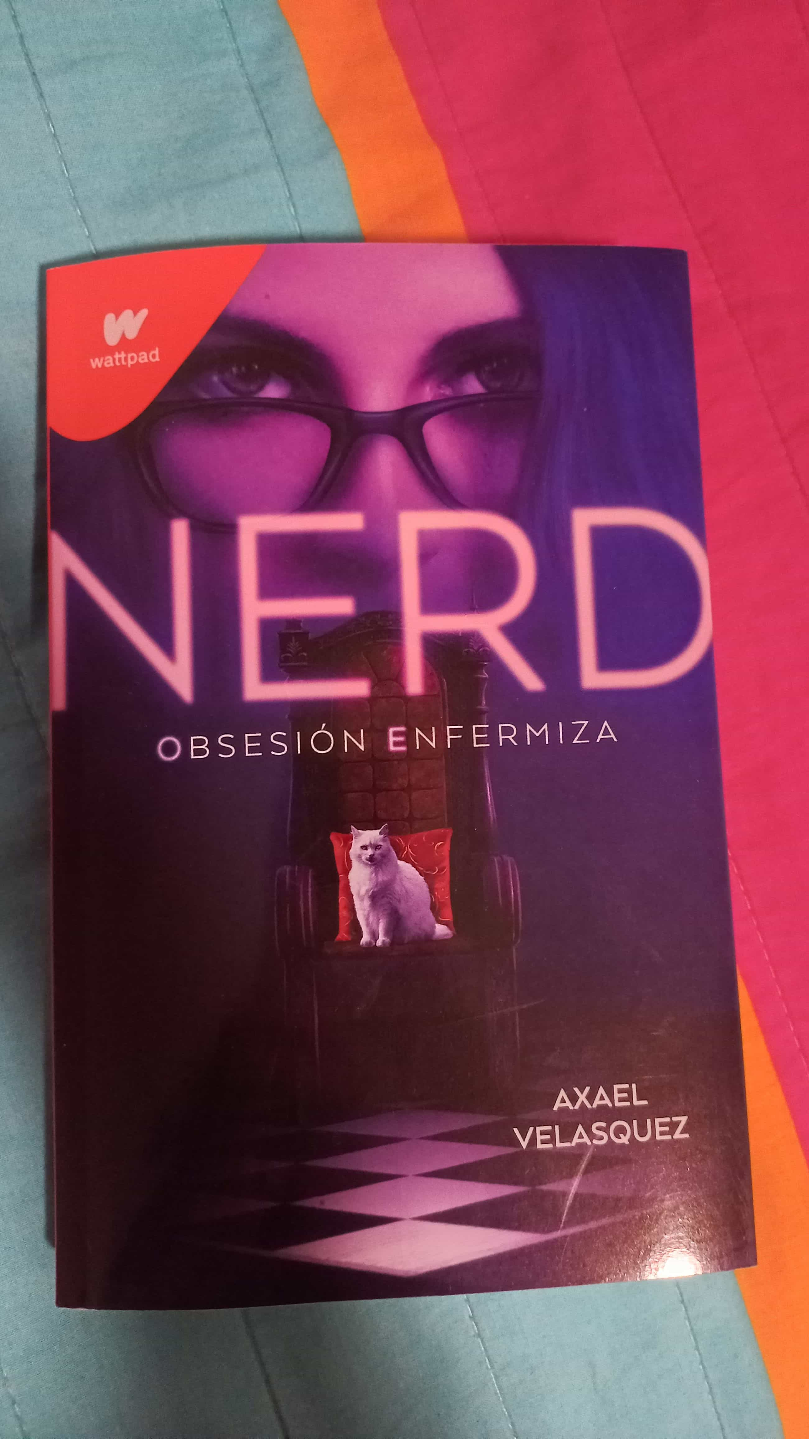 Explora el Mundo de los Nerds en ‘Nerd’ de Axael Velazquez