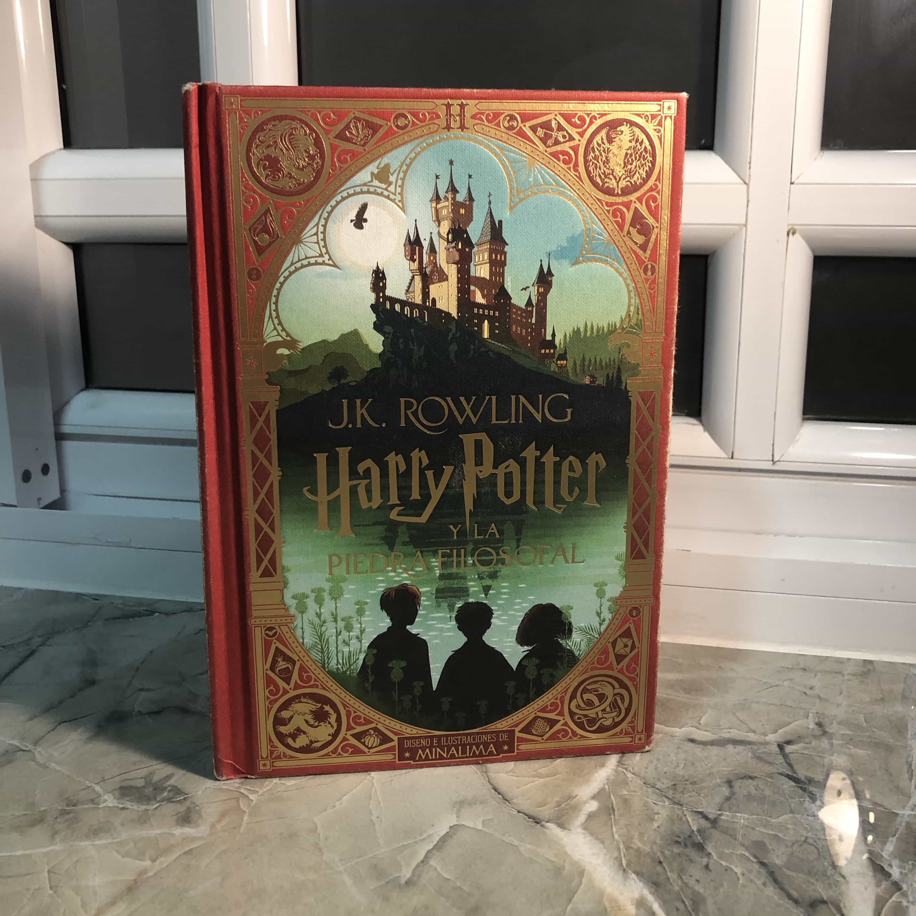 Libro de segunda mano: Harry Potter y la Piedra Filosofal - Diseño e Ilustraciones Edición Minalima