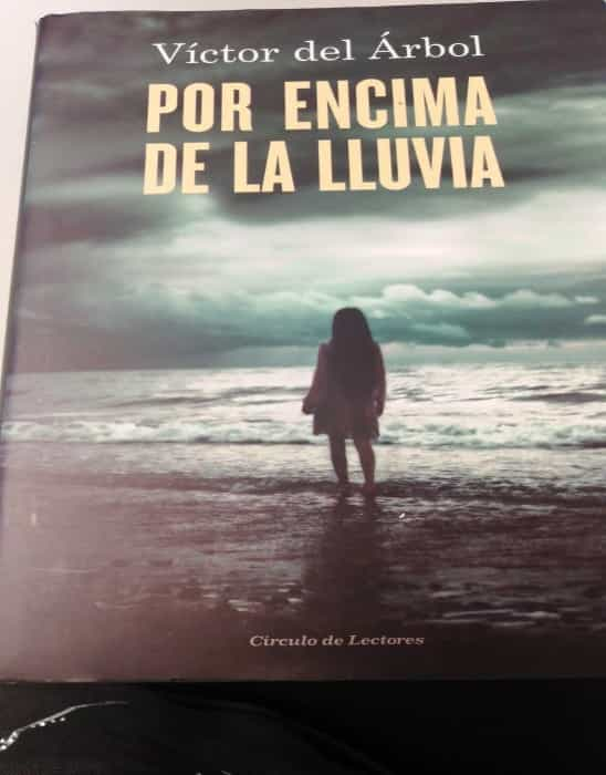 Por Encima de la Lluvia: Un Viaje Literario a Través del Misterio y la Emoción.