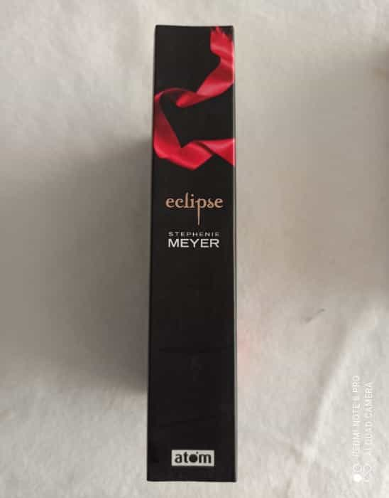 Reseña de ‘Eclipse’: Misterio, Romance y Aventura en una Novela Inolvidable.