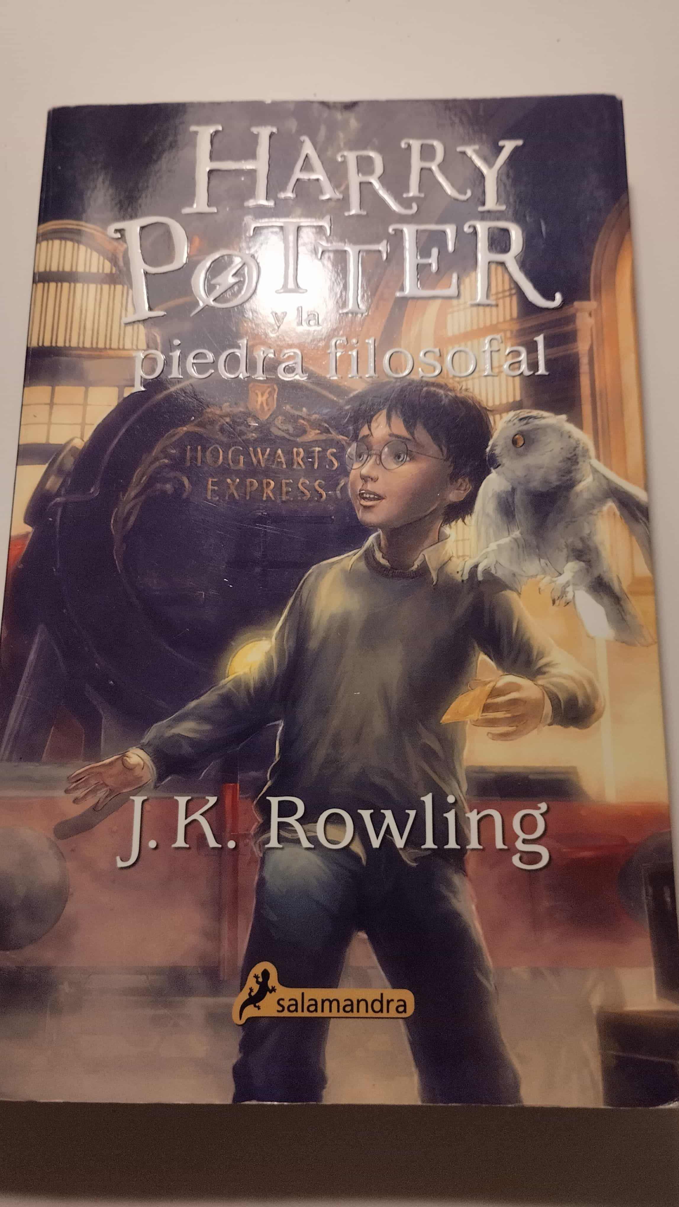 La Magia de ‘Harry Potter y la Piedra Filosofal’: Un Comienzo Épico | Reseña del Libro