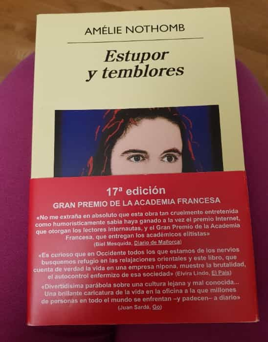 Explora ‘Estupor y Temblores’ de Amélie Nothomb: Una Mirada Irreverente al Mundo Corporativo