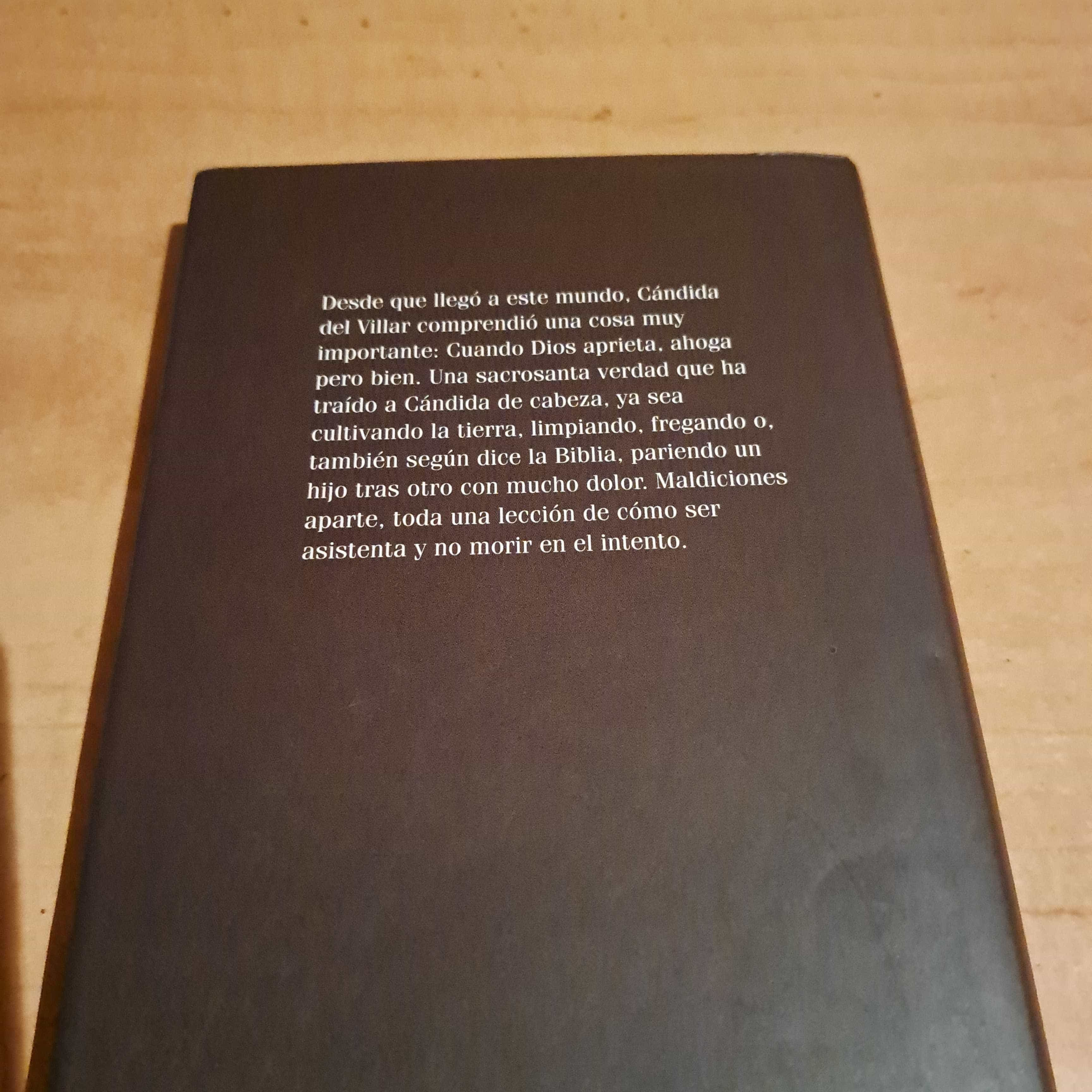 Entre Risas y Reflexiones: Reseña de «Cuando Dios aprieta, ahoga pero bien» de Guillermo Fesser