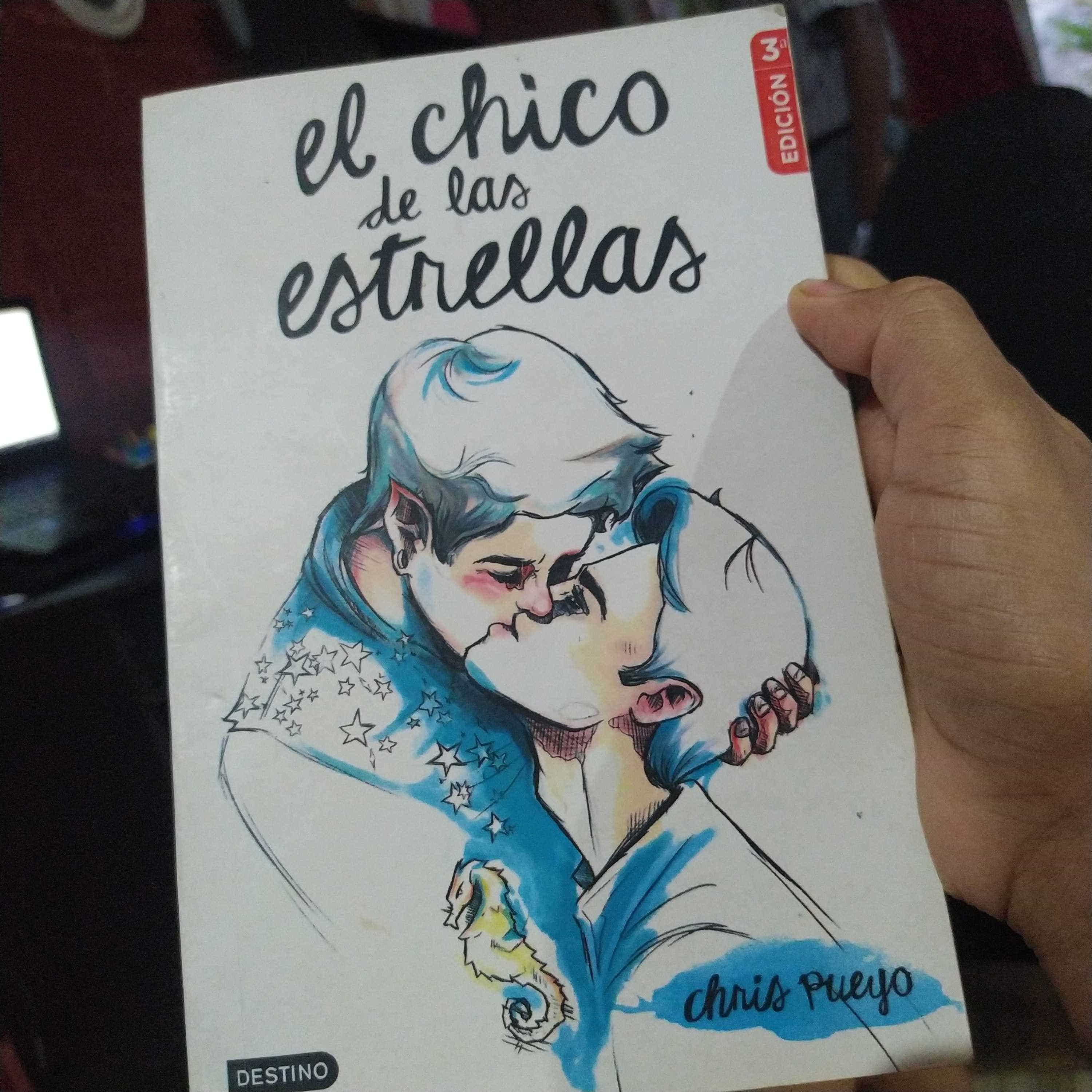 «El Chico Con Estrellas: Un Viaje Intergaláctico por los Sueños y las Realidades de Chris Pueyo»