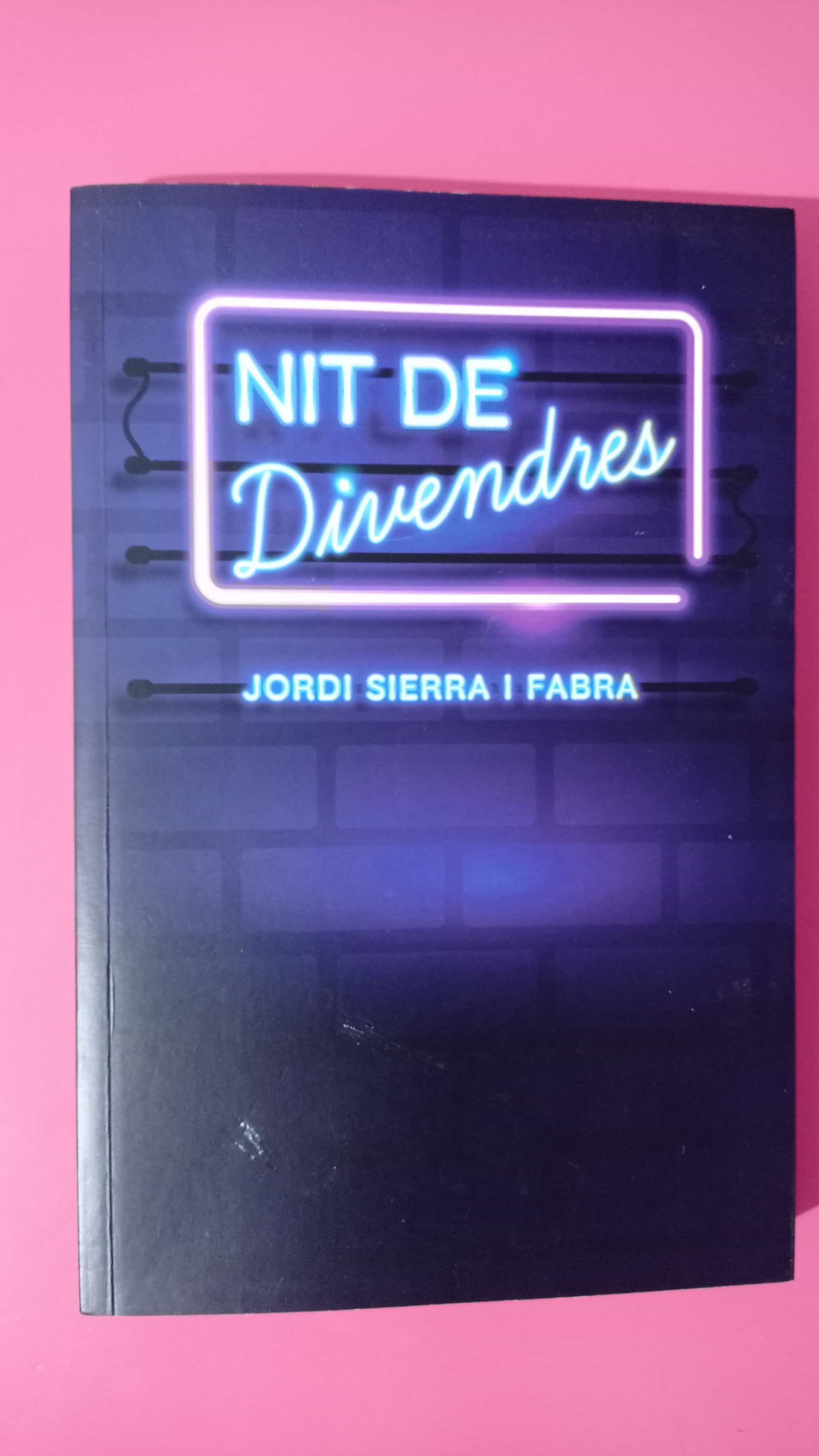 «¡El nit de las fiestas se vuelve loco! Un libro que te hará reír, llorar y querer repetir la noche infinita»