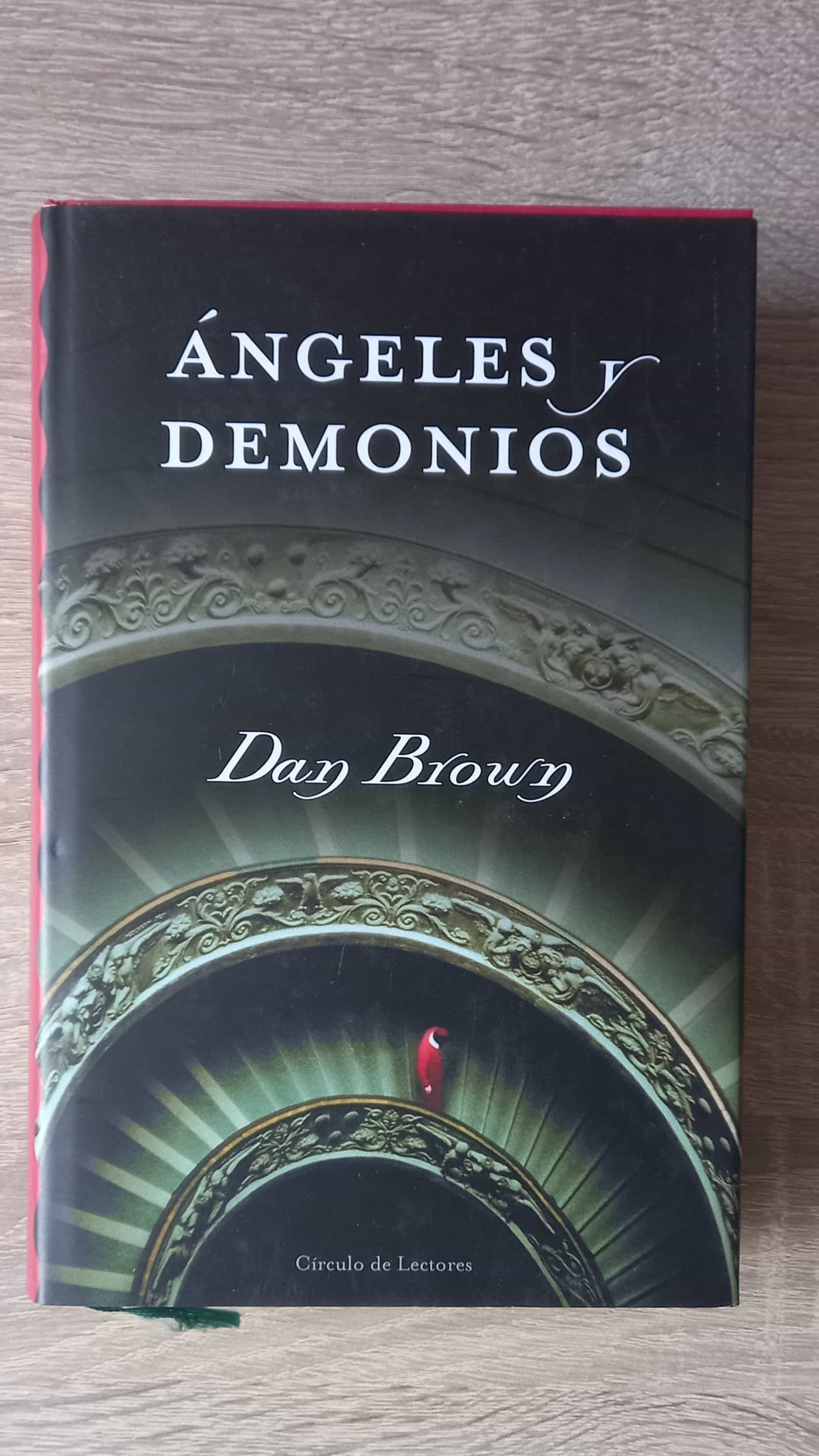 » Desentrañando los secretos del cielo: una reseña enigmática sobre Dan Brown y la oscuridad de ‘Angels & Demons'»