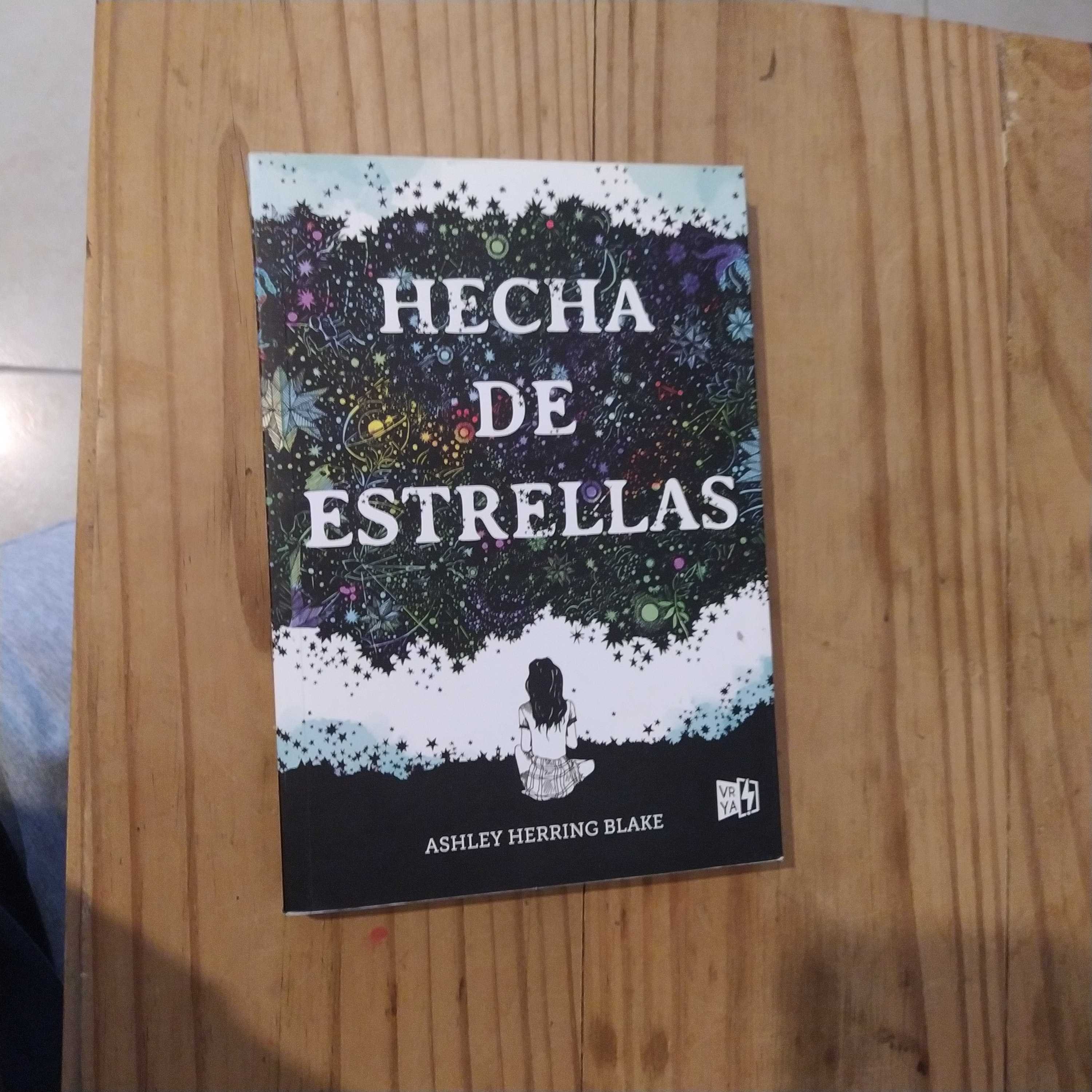 hecha de estrellas – «Estrellas en la noche: Una odisea amorosa a través del cielo»