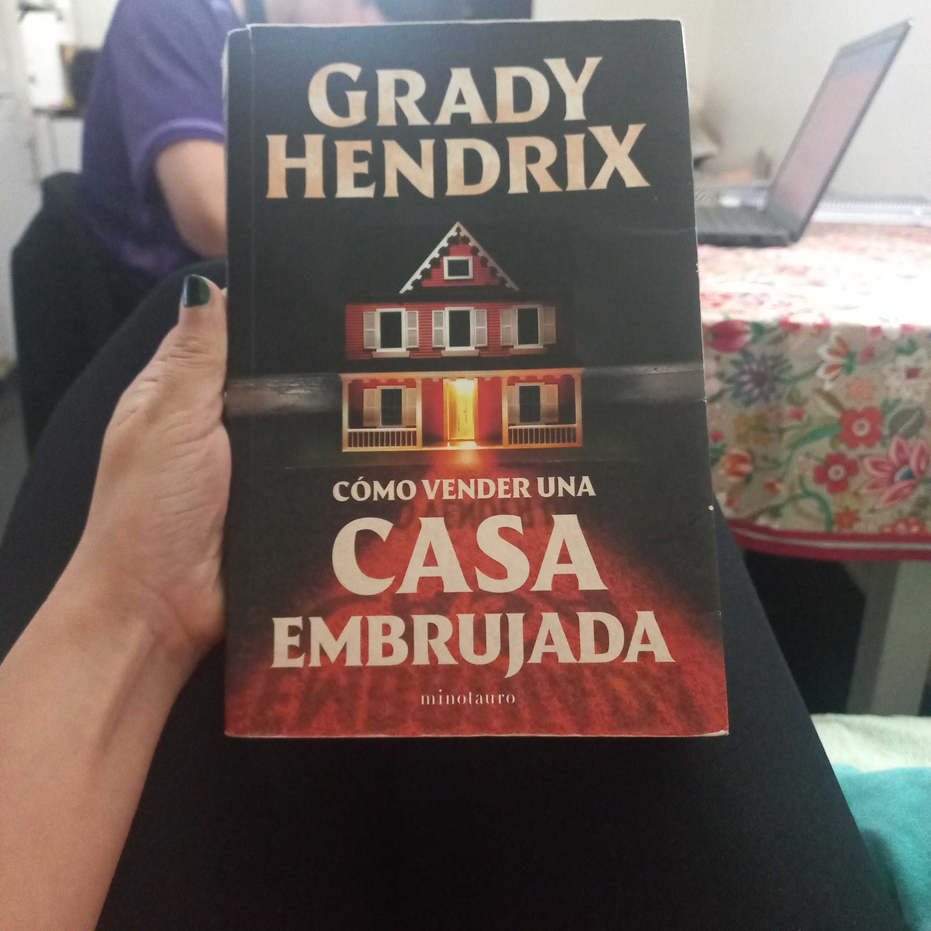 Como vender una casa embrujada – «¡Vende tu casa embrujada: La magia del Minotauro y las almas perdidas!»