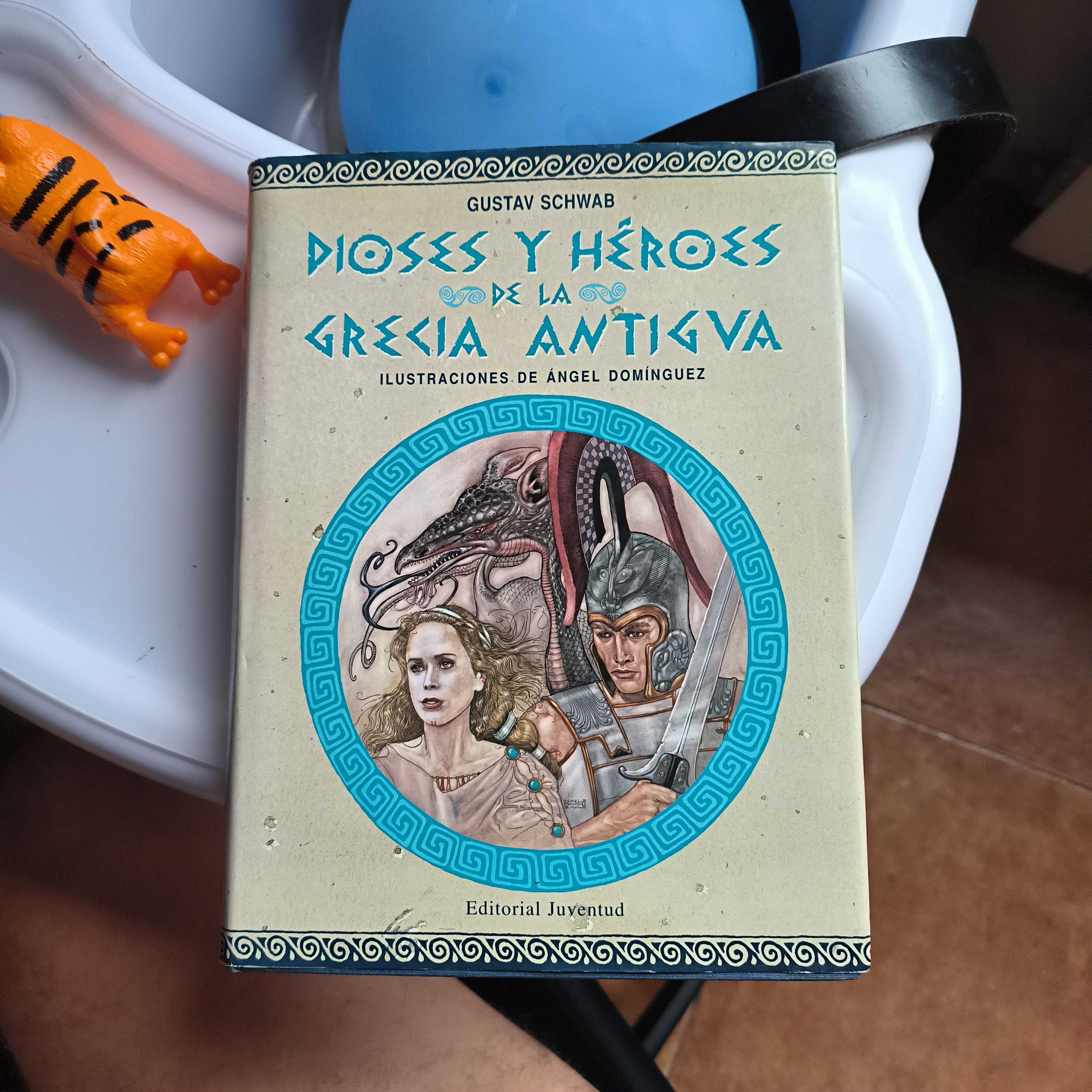 Dioses y Heroes de La Grecia Antigua