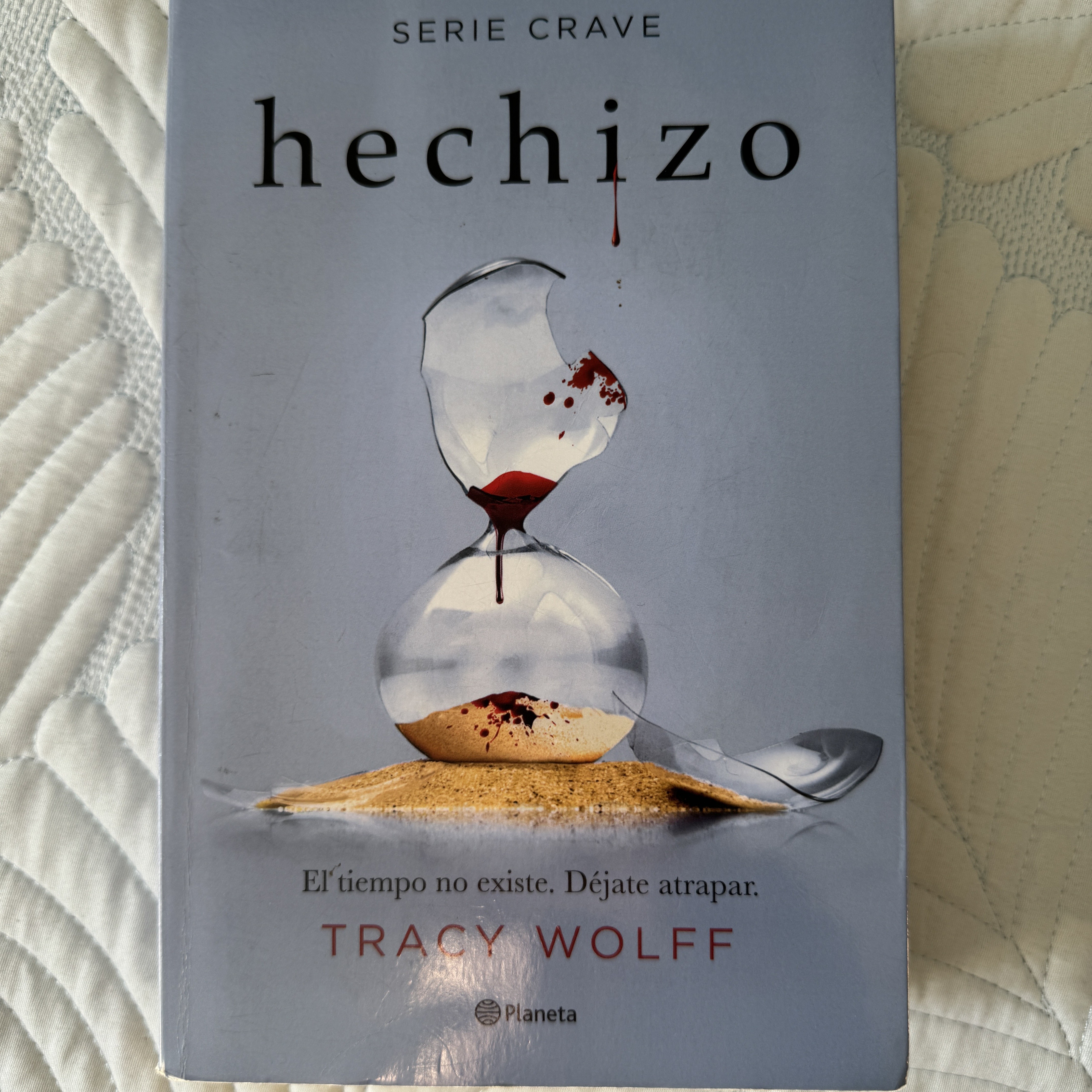 Hechizo – «Descubre el Mágico Terror de ‘Hechizo’ de Tracy Wolff: Una Pasión Letal que te Dejará Sin Aliento»