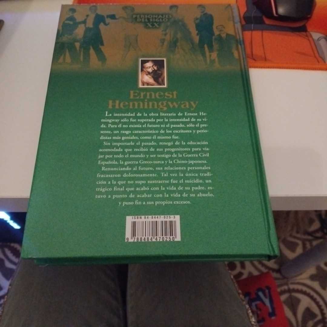 Biografía de Ernest Hemingway – «La Vida Feroz de Hemingway: Un Apocalíptico Viaje al Corazón del Poder y la Muerte»