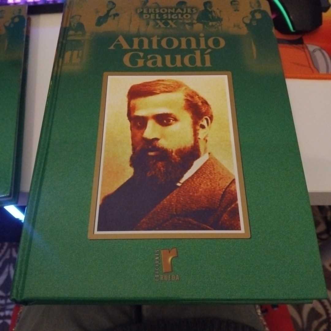 Antonio Gaudí – «Descubre el genio secreto detrás de las columnatas: ‘Antonio Gaudí’ por Personajes del siglo XX»