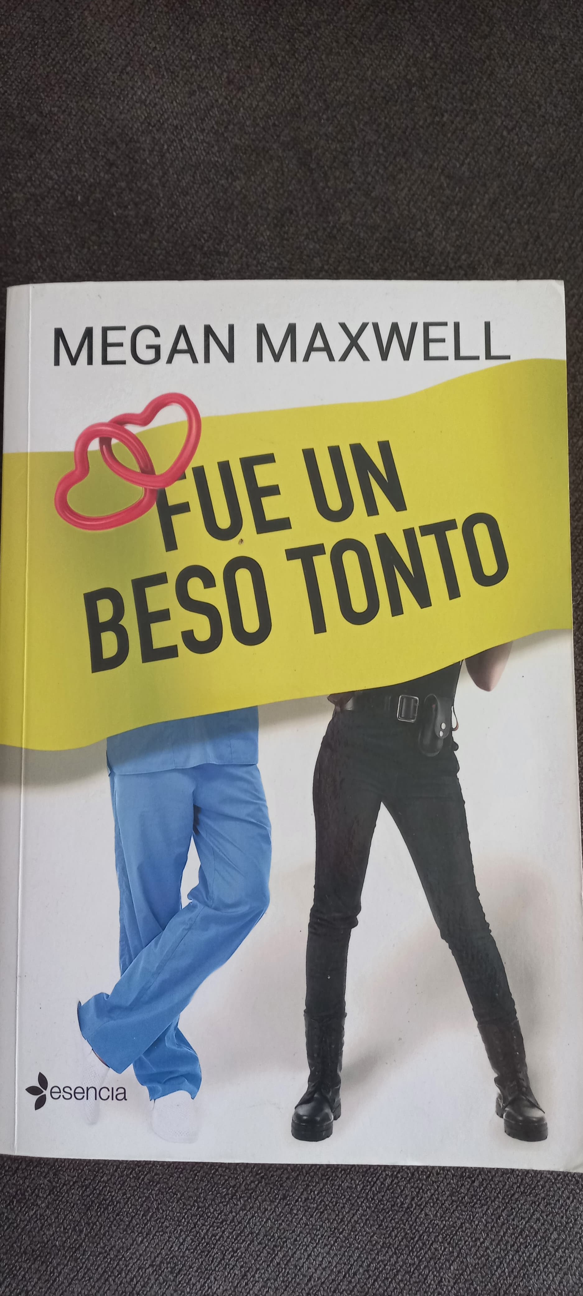 Fue un beso tonto – «¡Descubre el secreto detrás de su primer beso: ‘Fue un beso tonto’ de Megan Maxwell, un libro que te dejará sin aliento»