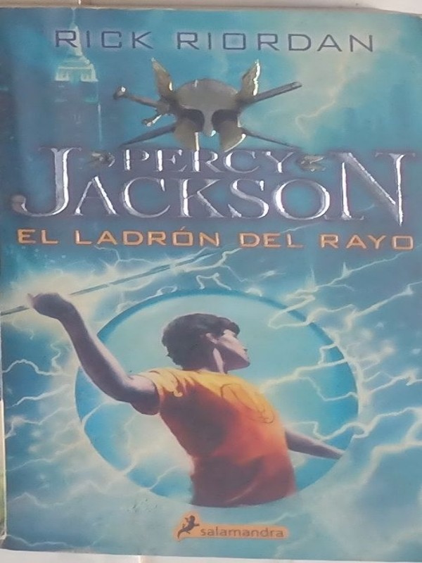 Ladron del rayo – «Descubre el poder del rayo: La aventura épica de Rick Riordan que te dejará sin aliento»