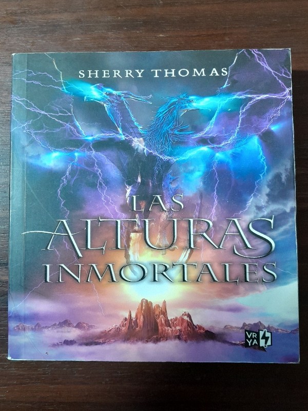 Los Elementales 3- Las Alturas Inmortales – «¡Descubre los secretos inmortales en ‘Las Alturas Inmortales’! Sherry Thomas te lleva en una aventura épica con Los Elementales 3»