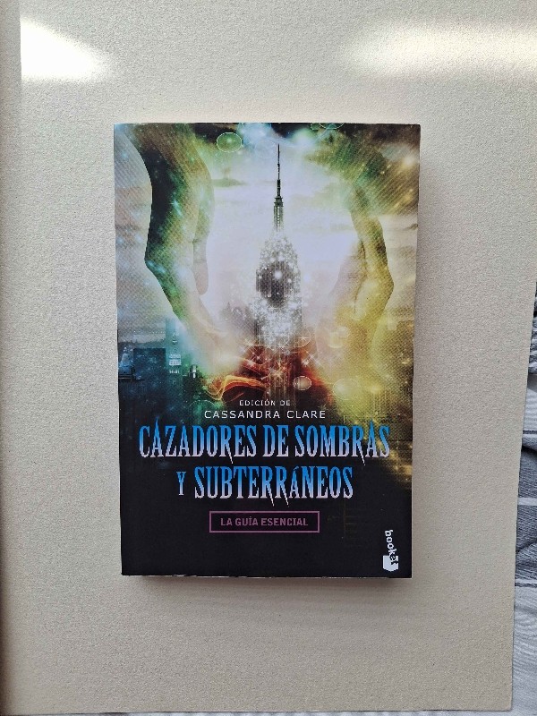 Cazadores de sombras y subterraneos (la guia esencial)