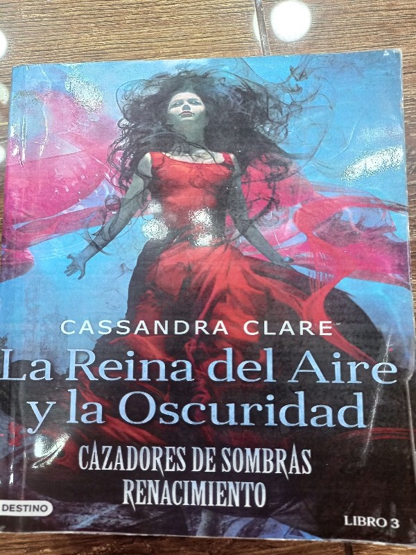 Reina Del Aire y la Oscuridad – «Descubre el poder de la oscuridad: ‘Reina Del Aire y la Oscuridad’ de Cassandra Clare, la entrega electrificante del ciclo Infierno que te dejará sin aliento»