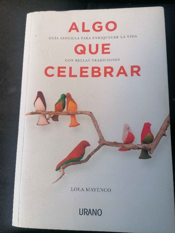 Algo que celebrar – «Descubre el secreto que hace que ‘Algo que celebrar’ de Lola Mayenco sea una leyenda: ¡Un libro que te hará reír, llorar y reflexionar!»