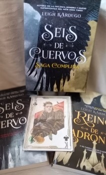 Descubre la magia de Cuervos de Seis en este bestseller de Leigh Bardugo