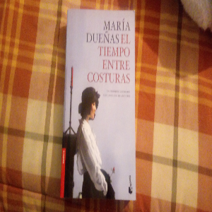 Un viaje inolvidable a través de la costura: Reseña del libro ‘El tiempo entre costuras’ de María Dueñas