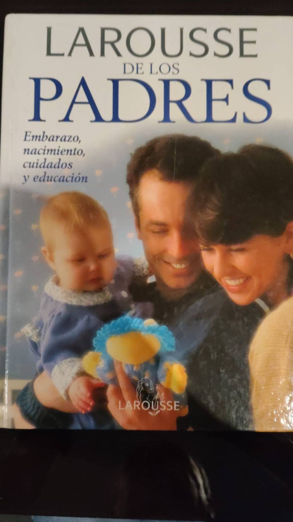 ¡Descubre el secreto detrás del libro clásico para padres! La experiencia de leer Larousse de los padres de Laure Flavigny te cambiar©