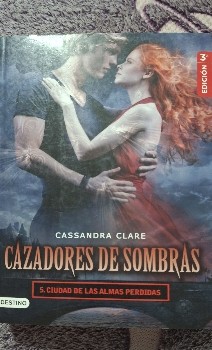 Descubre el misterio y la magia en ‘Ciudad de las almas perdidas’ de Cassandra Clare