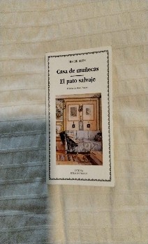 Descubre la magia de la psicología en ‘Casa de muñecas’ y ‘El pato salvaje’ de Henrik Ibsen: Una reseña obligatoria