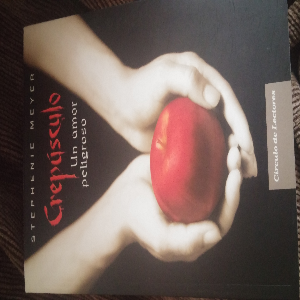 Descubre el amor eterno y la pasión sobrenatural en ‘Crepúsculo’ de Stephenie Meyer