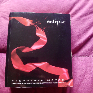 Eclipse: Un romance sobrenatural envuelto en peligro