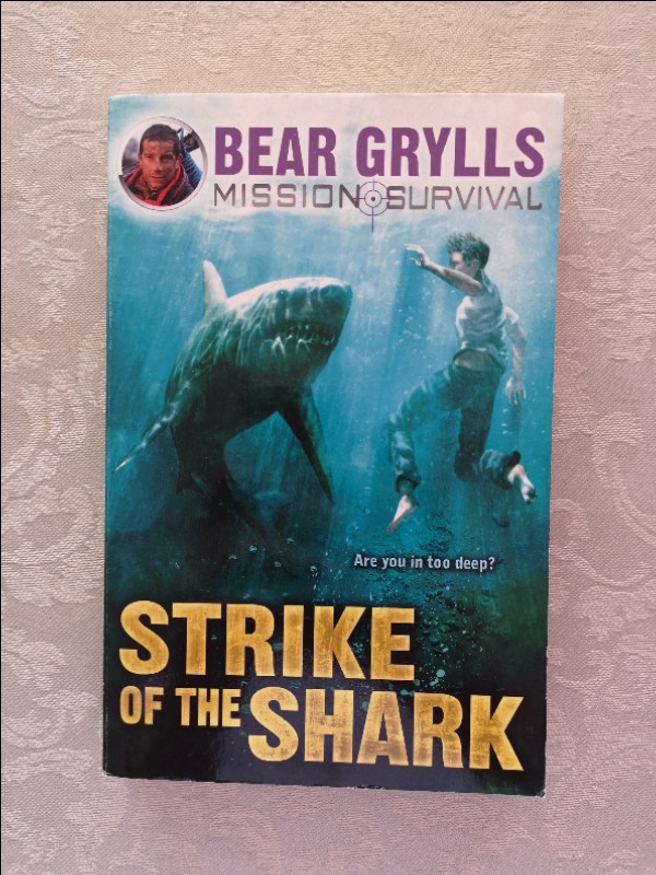 Libro de segunda mano: Strike of the Shark