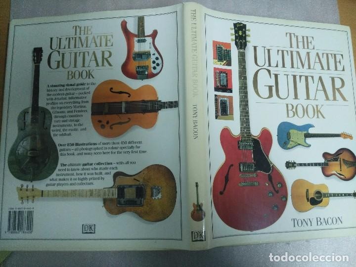 Imagen 2 del libro The Ultimate Guitar Book Tony Bacon TAPAS DURAS CON SOBRECUBIERTA El libro de las guitarras