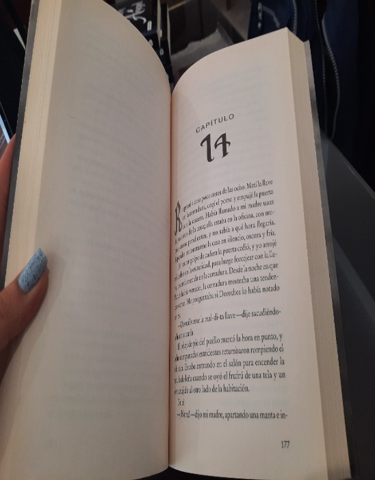 Imagen 2 del libro Hush hush