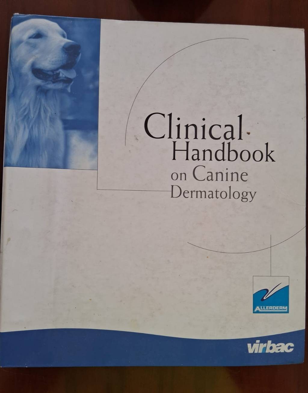 ¡Descubre el Secreto para un Pelo Saludable en tu Compañero Canino! – Reseña Detallada del Clinical Handbook on Canine Dermatology de Virbac